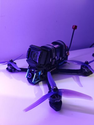 Axisflying Manta 5 Action2